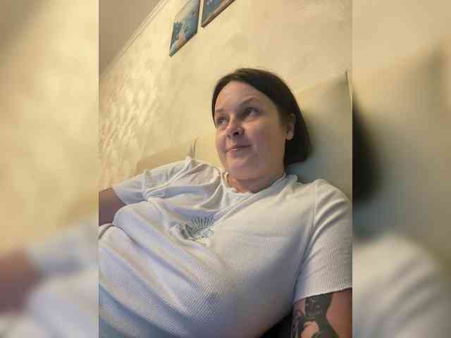 MissFrenchi webcam