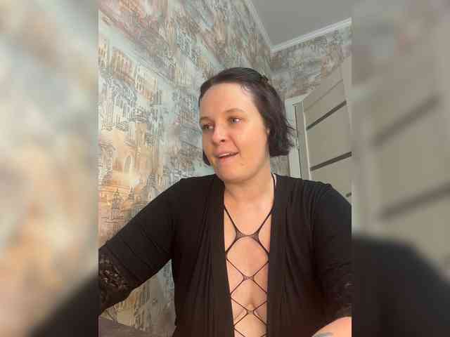 MissFrenchi webcam