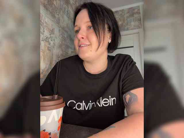 MissFrenchi webcam