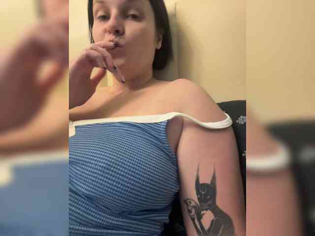 MissFrenchi webcam