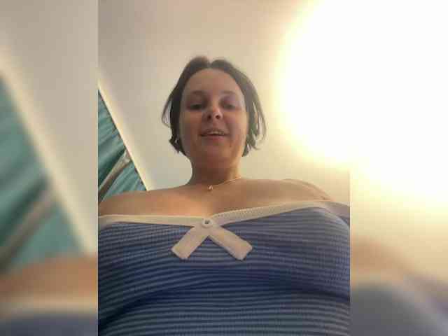 MissFrenchi webcam