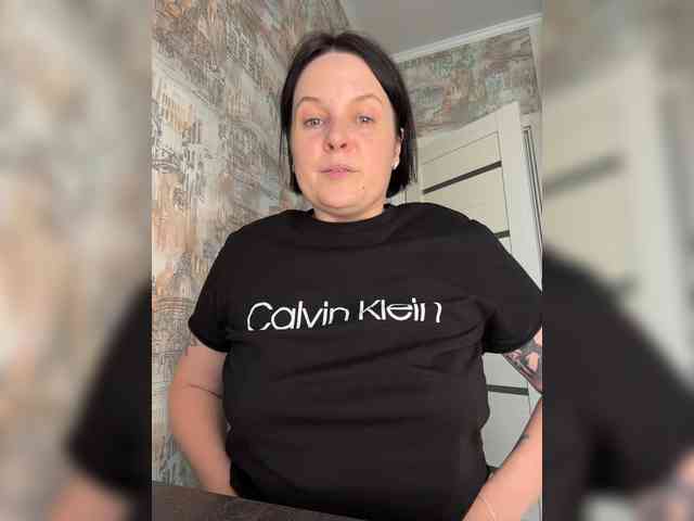 MissFrenchi webcam