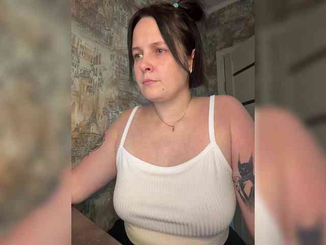 MissFrenchi webcam