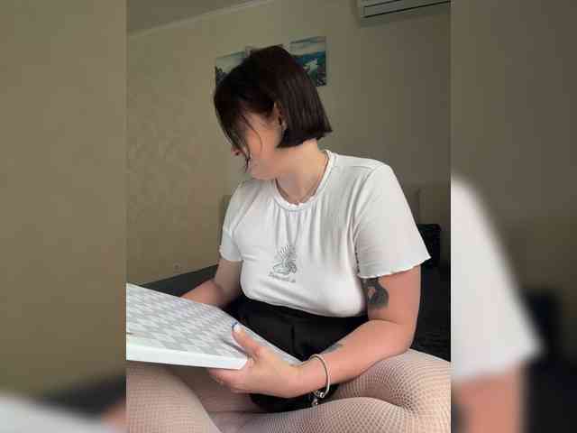 MissFrenchi webcam