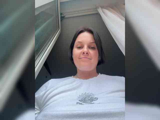 MissFrenchi webcam
