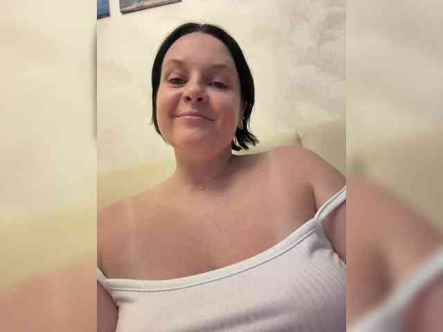 MissFrenchi webcam
