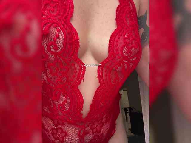 MissFrenchi webcam