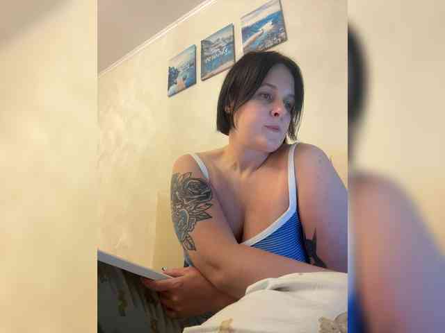 MissFrenchi webcam