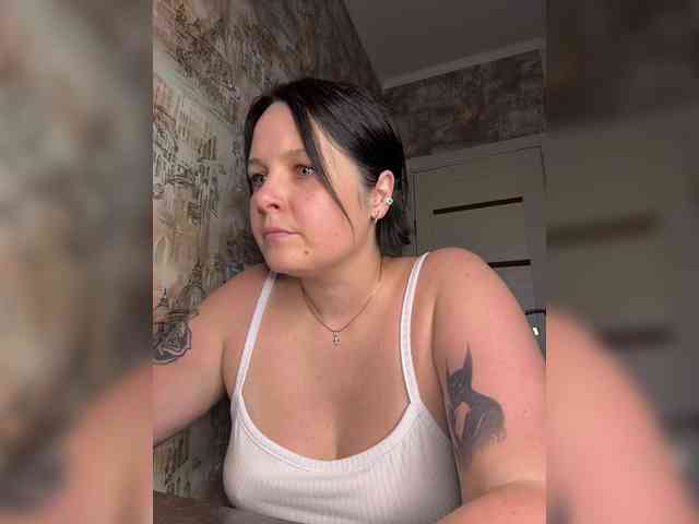 MissFrenchi webcam