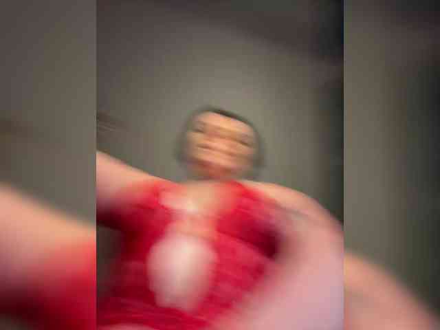 MissFrenchi webcam