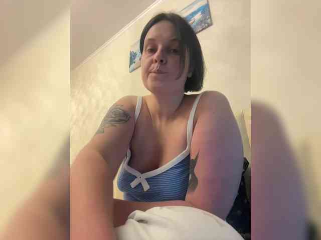 MissFrenchi webcam