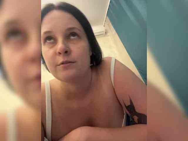 MissFrenchi webcam