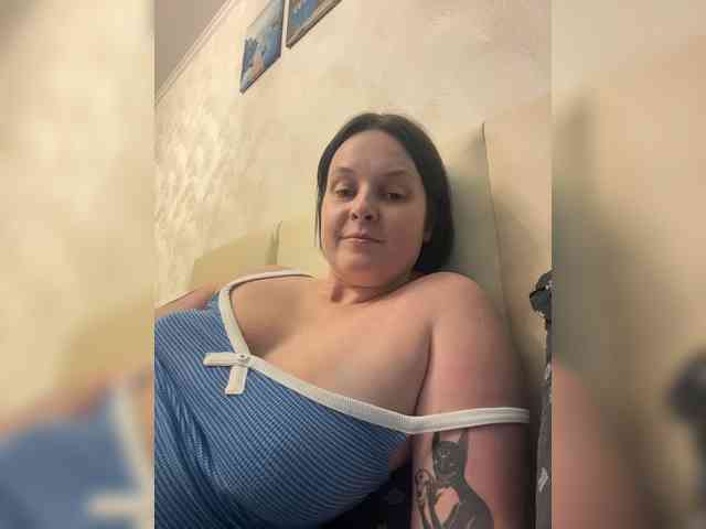 MissFrenchi webcam
