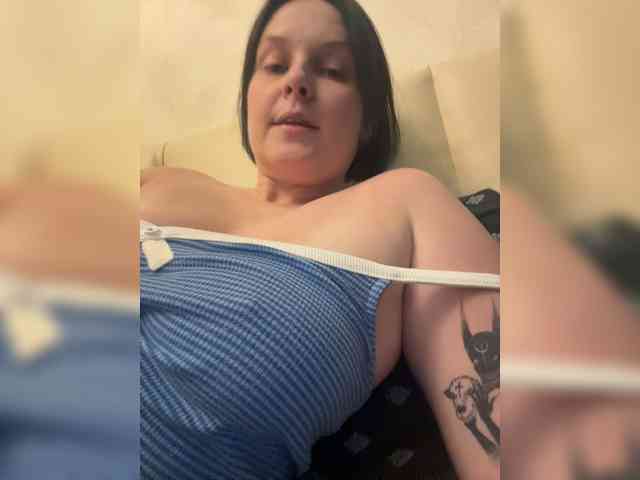 MissFrenchi webcam