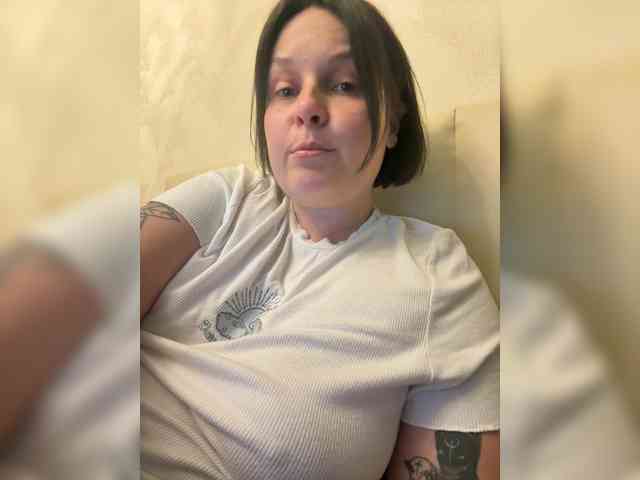 MissFrenchi webcam