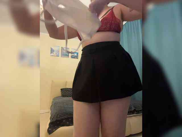 MissFrenchi webcam