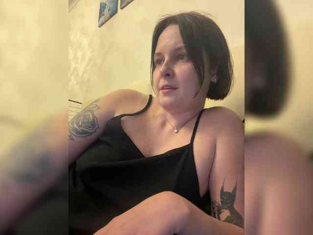 MissFrenchi webcam