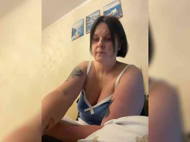 MissFrenchi webcam