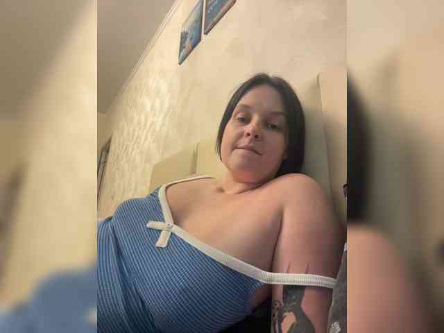MissFrenchi webcam