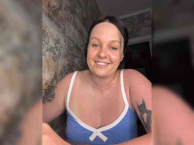 MissFrenchi webcam