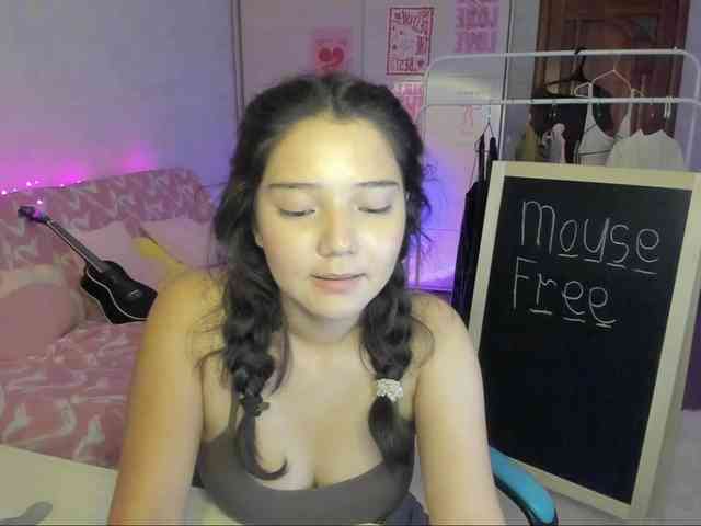 MilanaMittt webcam