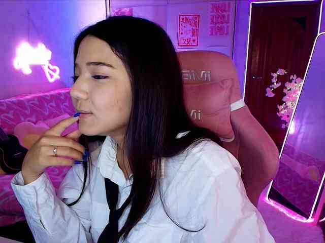MilanaMittt webcam