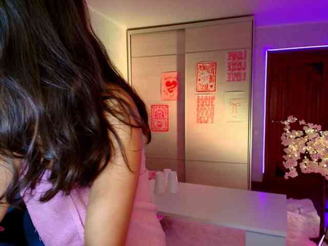MilanaMittt webcam