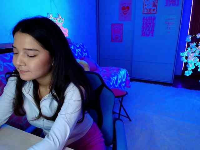 MilanaMittt webcam