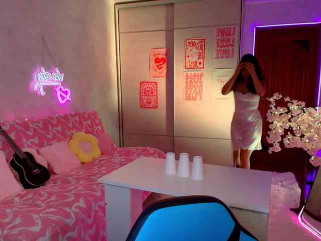 MilanaMittt webcam