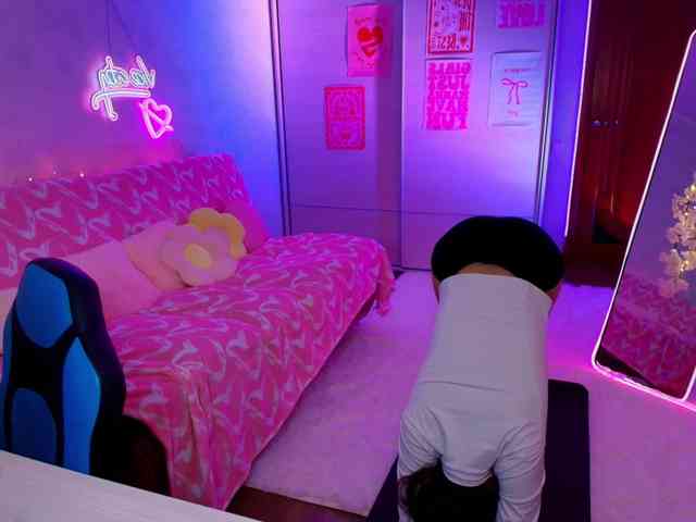 MilanaMittt webcam