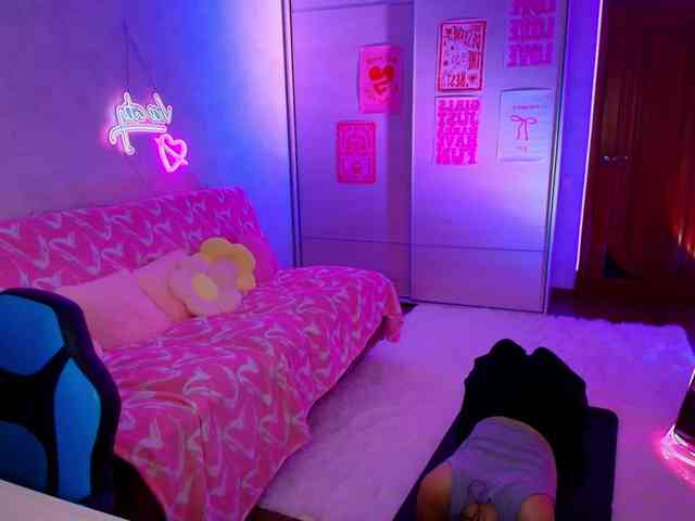 MilanaMittt webcam