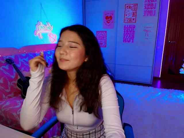 MilanaMittt webcam