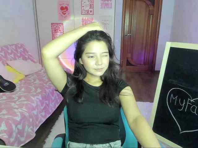 MilanaMittt webcam