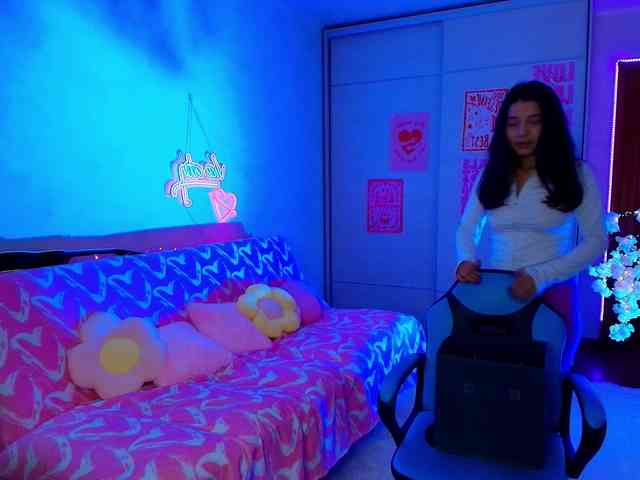 MilanaMittt webcam