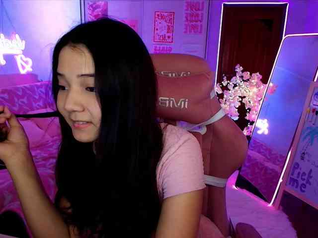 MilanaMittt webcam