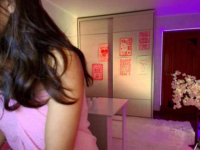 MilanaMittt webcam
