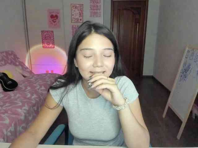 MilanaMittt webcam