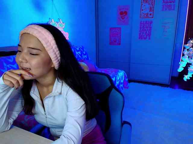 MilanaMittt webcam
