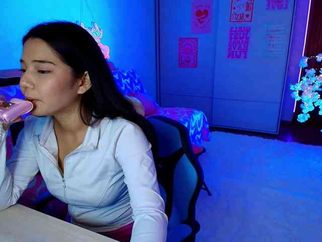 MilanaMittt webcam