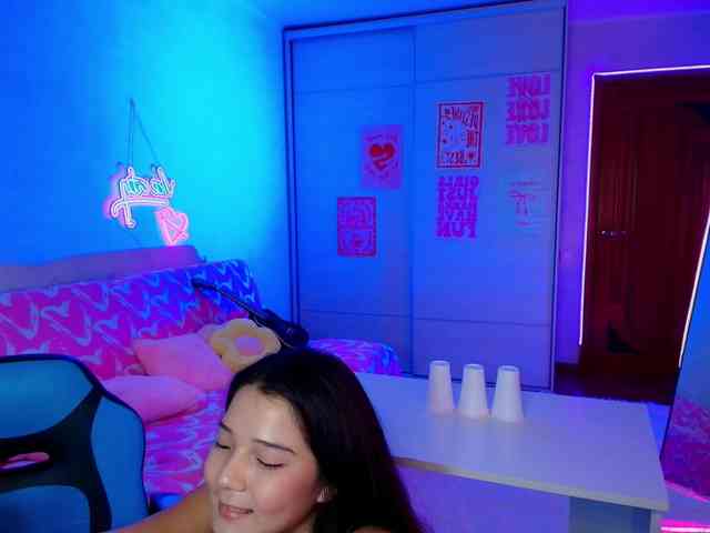MilanaMittt webcam