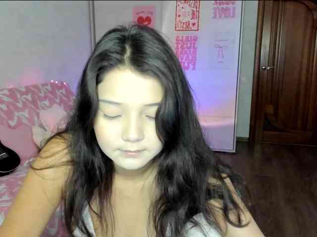 MilanaMittt webcam