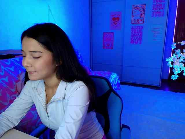 MilanaMittt webcam
