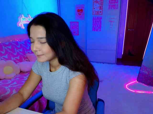 MilanaMittt webcam