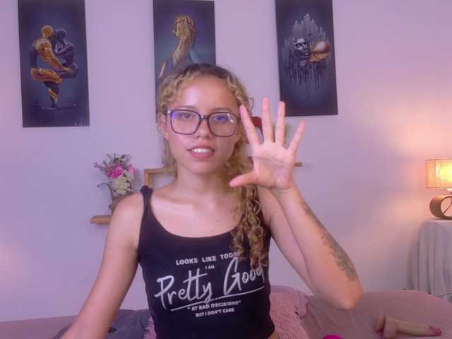liia-valmont live cam on BongaCams