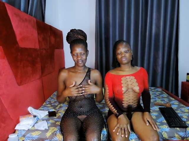 Queenbees live webcam show