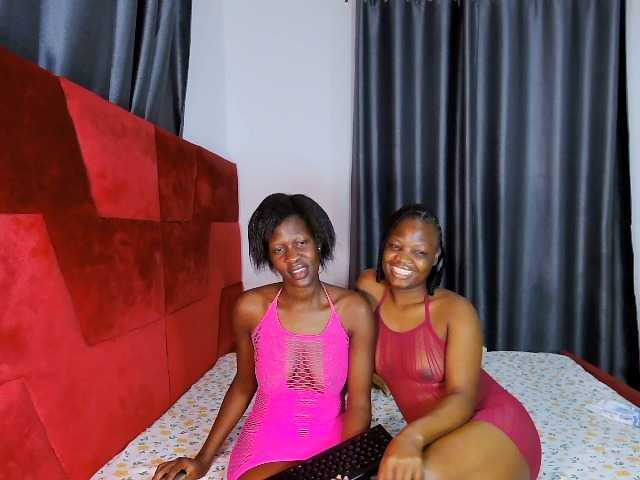 Queenbees live webcam show