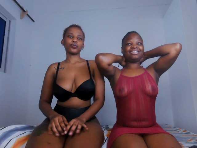 Queenbees live cam on BongaCams
