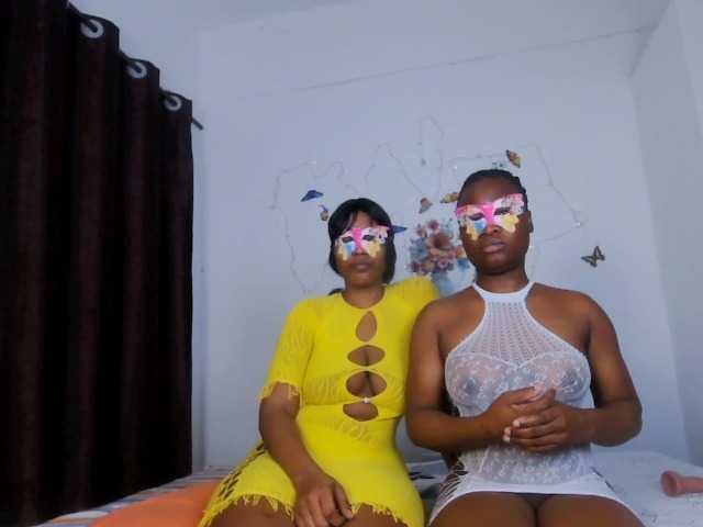 Queenbees live cam on BongaCams
