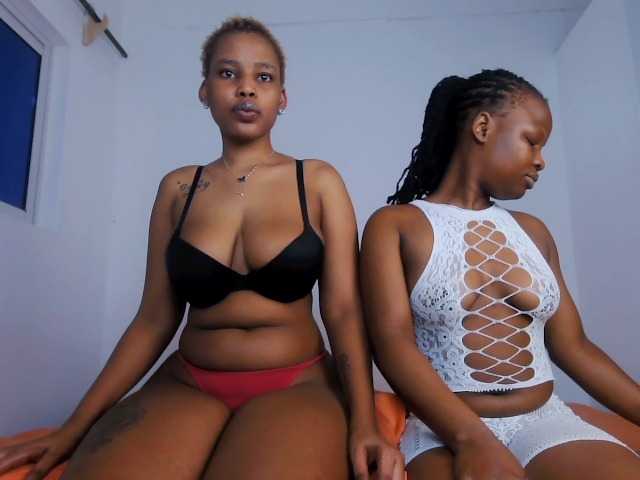 Queenbees live cam on BongaCams