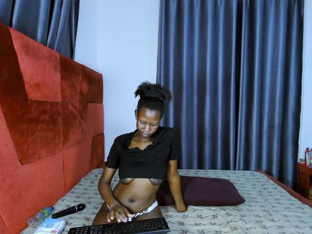 Queenbees live webcam show